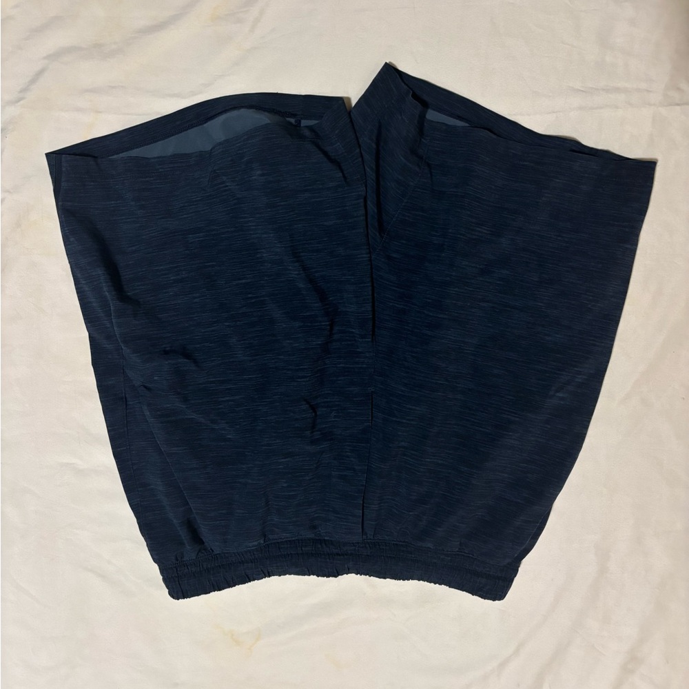 Men's Heathered blue pace breaker 7” medium Lululemon shorts